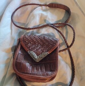 Sophisticated Brown Crocodile-Textured Crossbody Bag